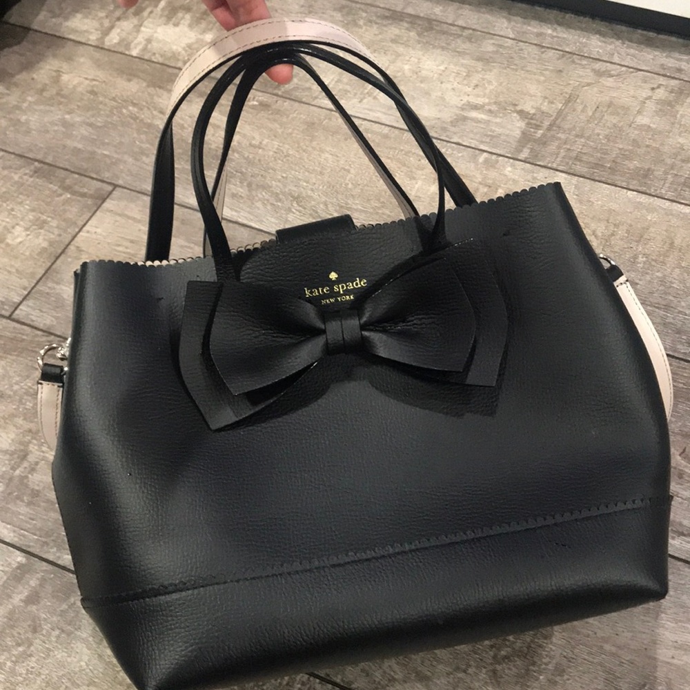 Kate spade bow handbag excellent condo